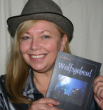 Eva Schumann alias Eva B. Gardener mit Wolfsgeheul - Halloween-Kinderkrimi